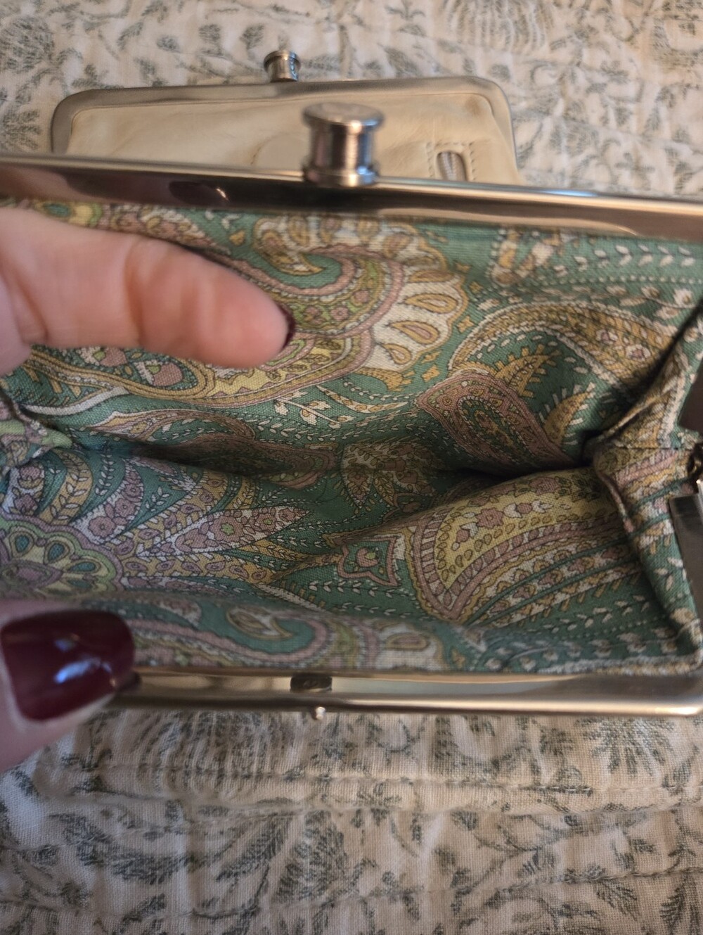 Hobo Cream Leather Kiss-Lock Clutch - Picture 5 of 7